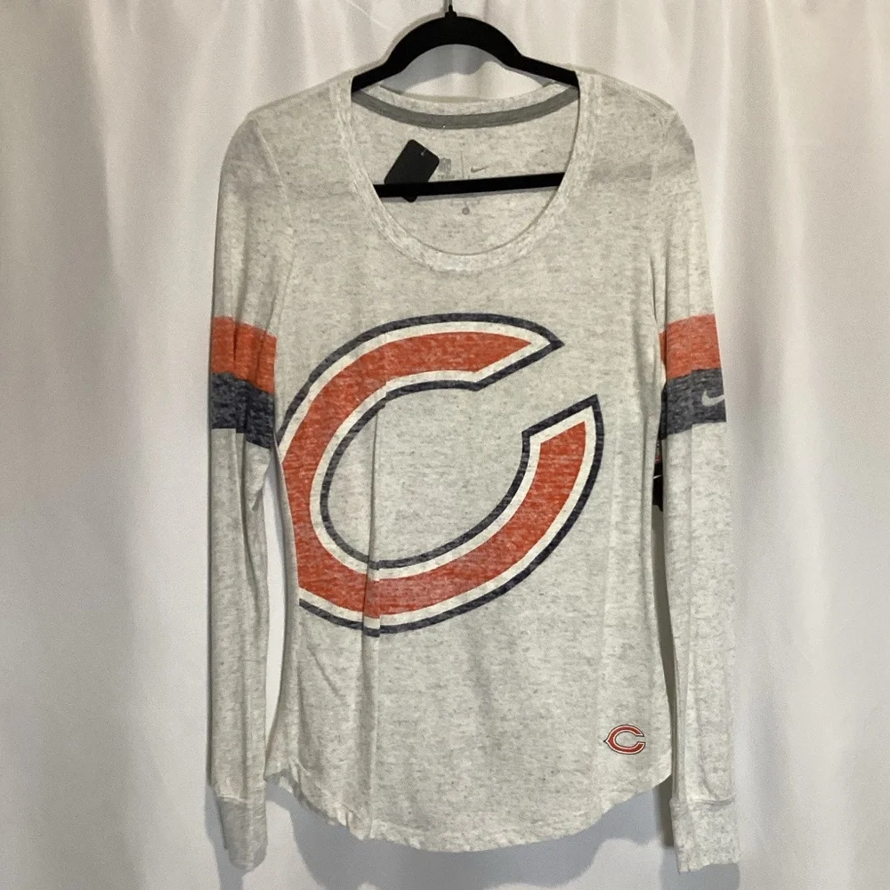 1249. Women’s Nike Chicago Bears Long Sleeve Tee Gray NWT Medium